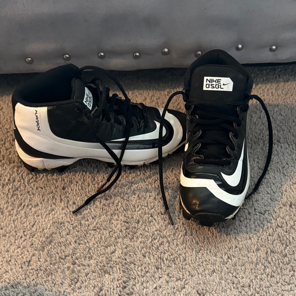 Nike Kids Black and White Football Cleats